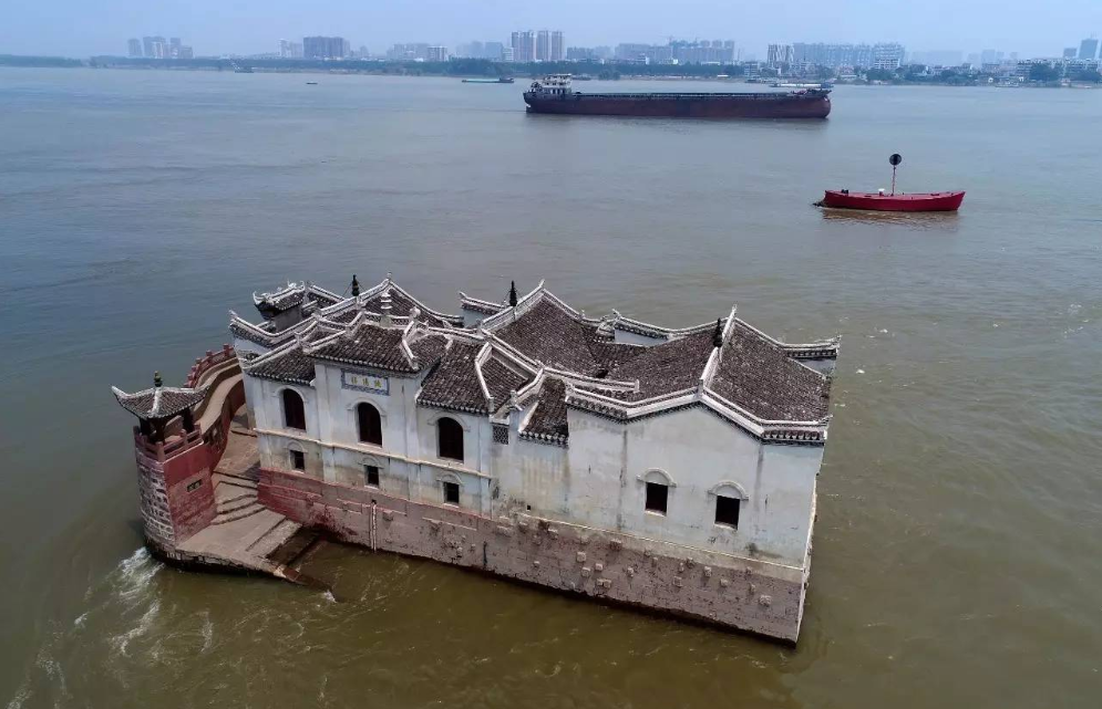 原创国内这一水中古建筑,700年来屹立不倒,备受外国媒体的追捧!