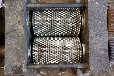 对辊挤压造粒机辊子多长时间换一次?