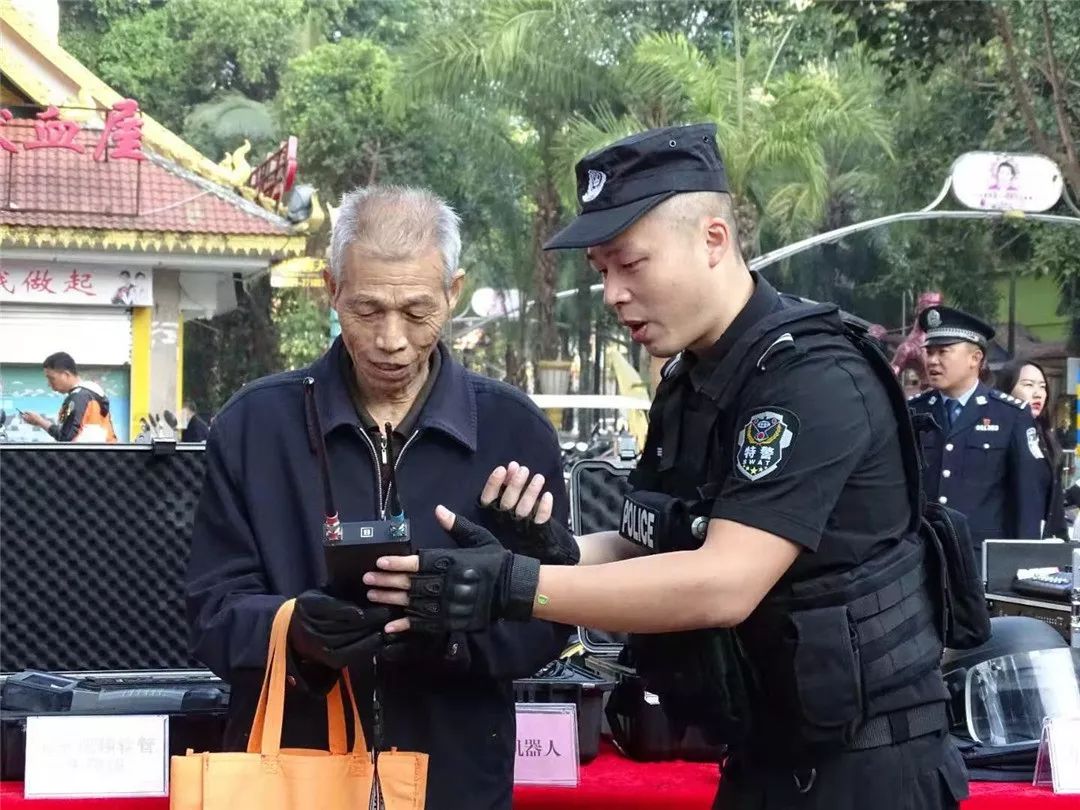 副州长,州公安局党委书记,局长董大伦带领州公安局党委委员,景洪市