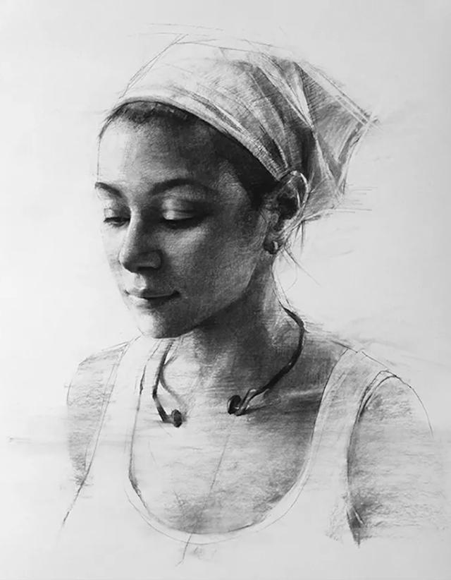 美术教程丨为什么很多人喜欢炭笔绘画的人物头像,看完你就明白了