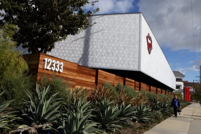 在拳头公司上班有多爽打游戏是工作零食堆成山年假休不完