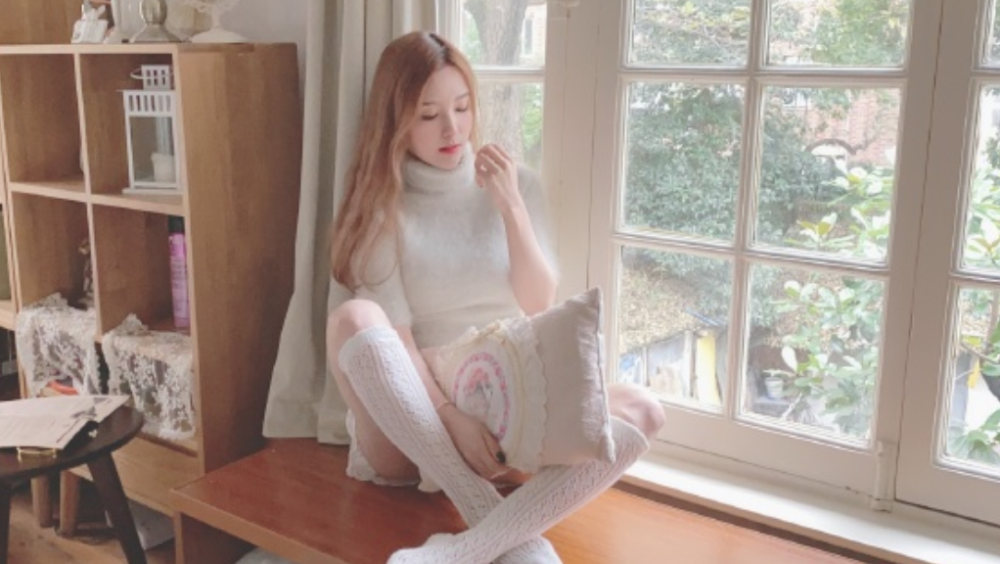 rita抛弃阿姨设定微博晒出女仆装写真32岁粉丝看到当场表白