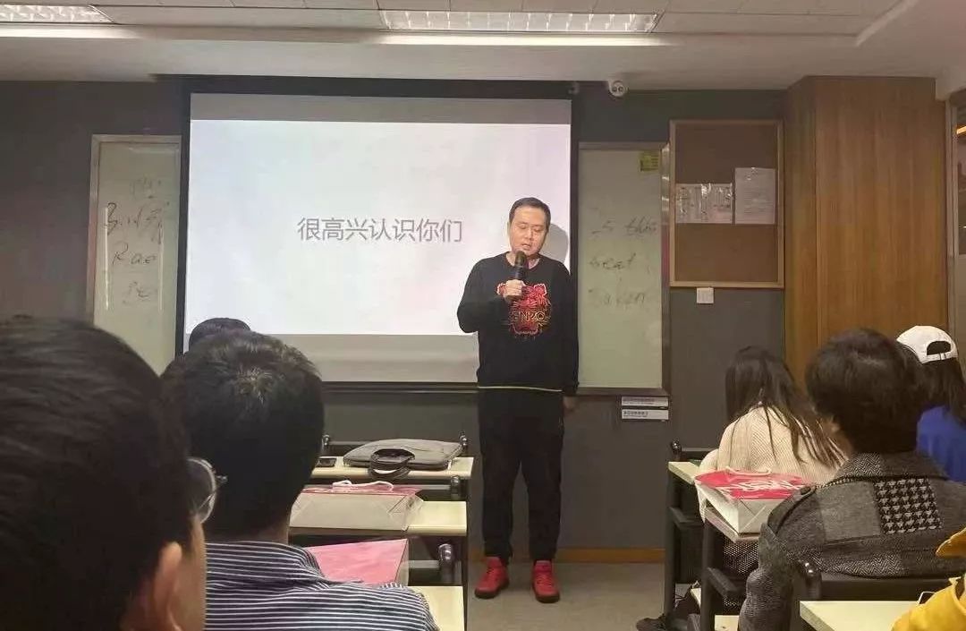 教师代表孙睿动员大会开始,教师代表孙睿老师和丁皓老师分别就自己多