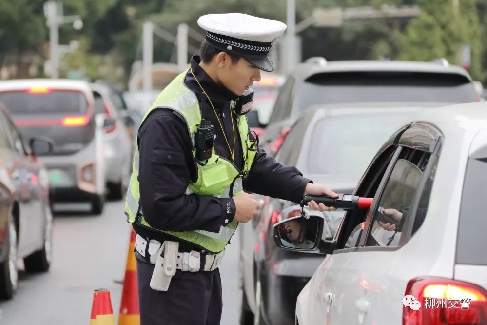 大力打击假牌套牌假证柳州交警加强部门联动,警种协同和区域协作,及时
