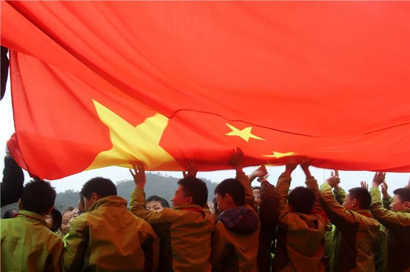 魅力实验今天我们与天安门国旗同框