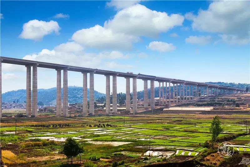 石泸高速红河段通车试运行 泸西到昆明只需1个半小时_高速公路