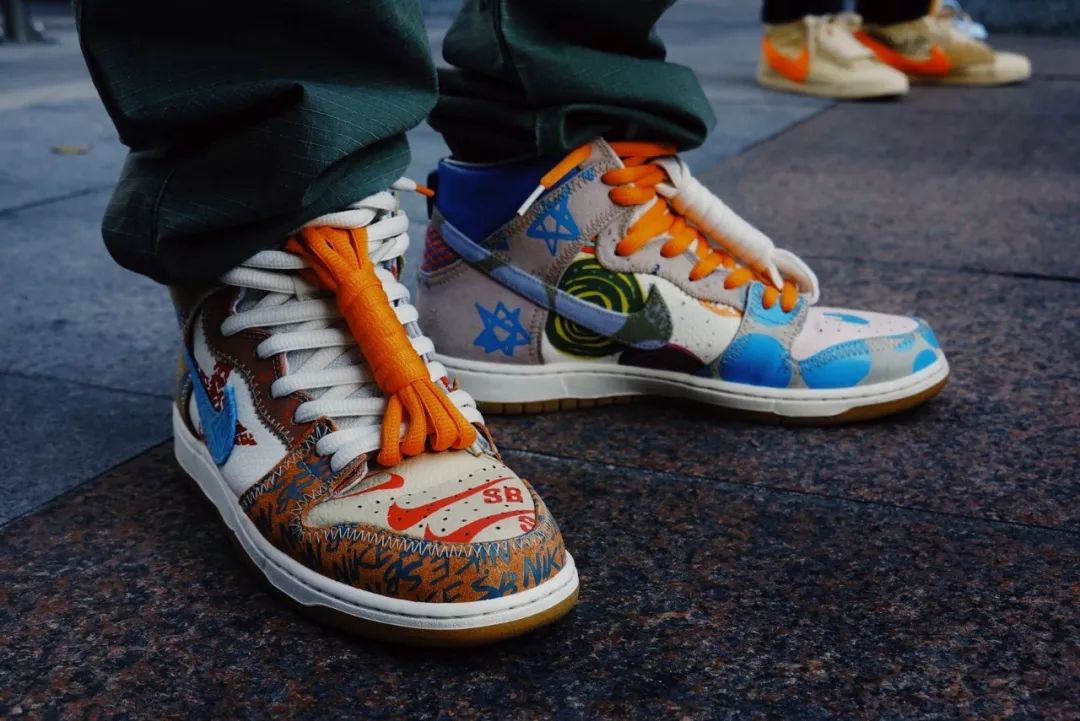 这次发售滑板鞋有很多人玩滑板nikesbxaj1lowdesertorexh55发售回顾