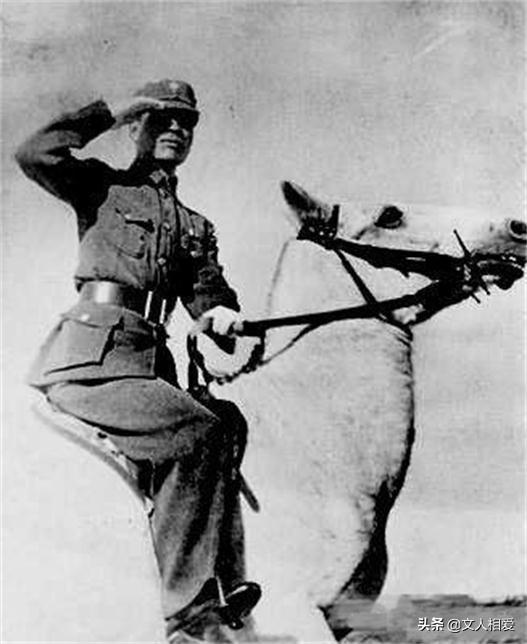 大刀向鬼子头上砍去,铁血将军遗孀华年丧夫,带大3小孩享年91岁_赵登禹