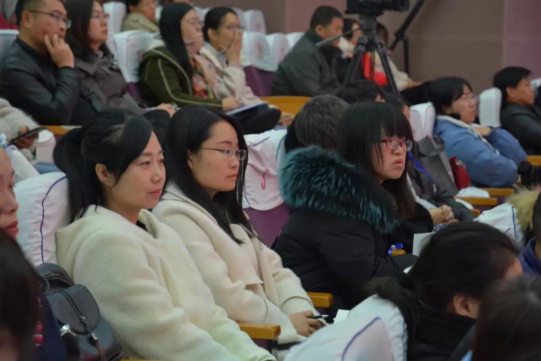 2019年12月6日,纸坊中学推选学校的景丹老师,黄亚芳老师和石巧荣老师