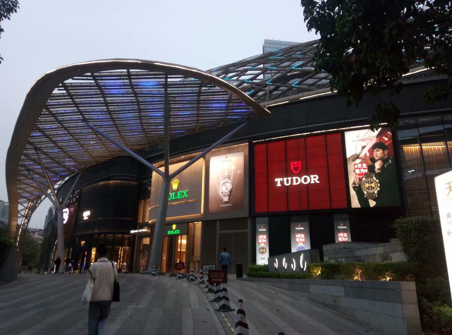 广州天河有一个欧美风情步行街,顺便看圣诞灯饰