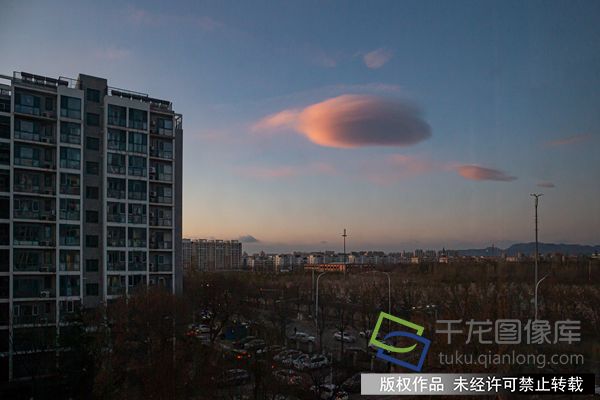 北京7级大风刮出ufo云您看到了吗 飞碟