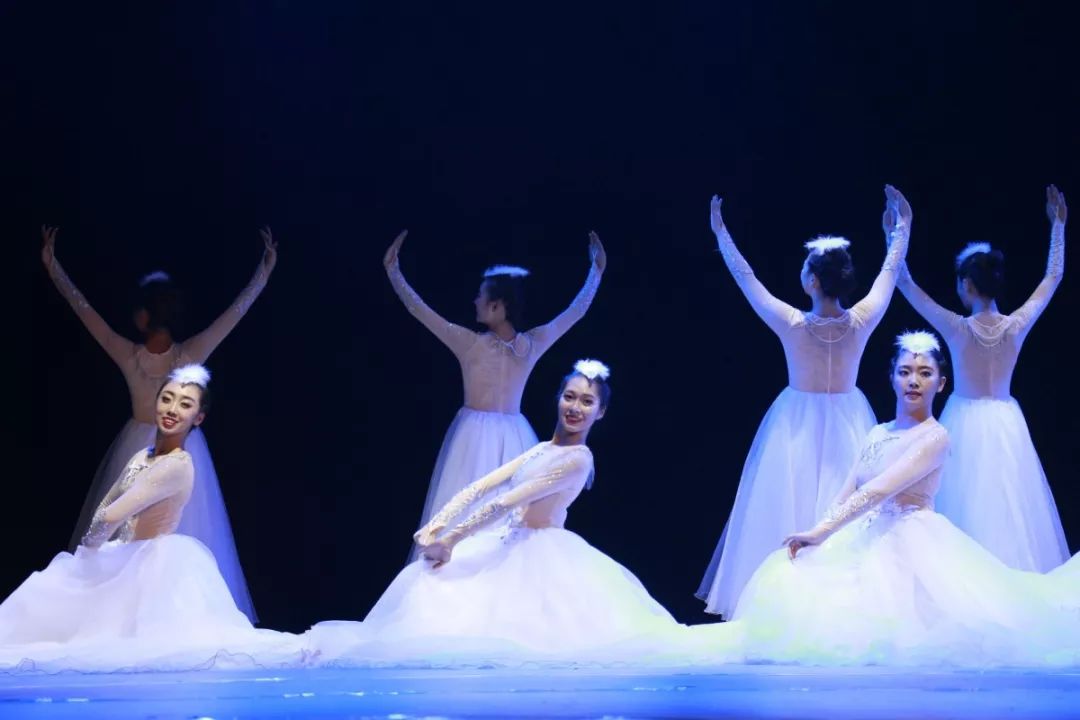 青春不散场丨华东交通大学艺术学院16级舞蹈表演系毕业专场晚会完美