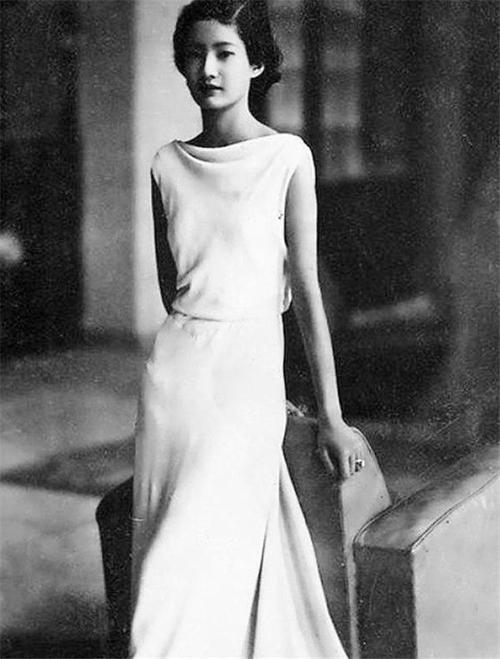 婉蓉向来依靠溥仪.相反,文秀不仅有自己的见解,而且很有个性.