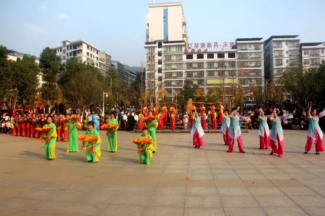 冬至群众活动:祁东四支广场舞队《天姿婀娜舞蹁跹》