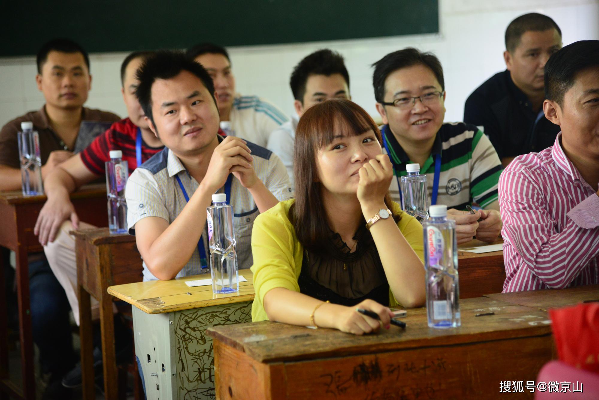 京山五中94级同学回校团聚