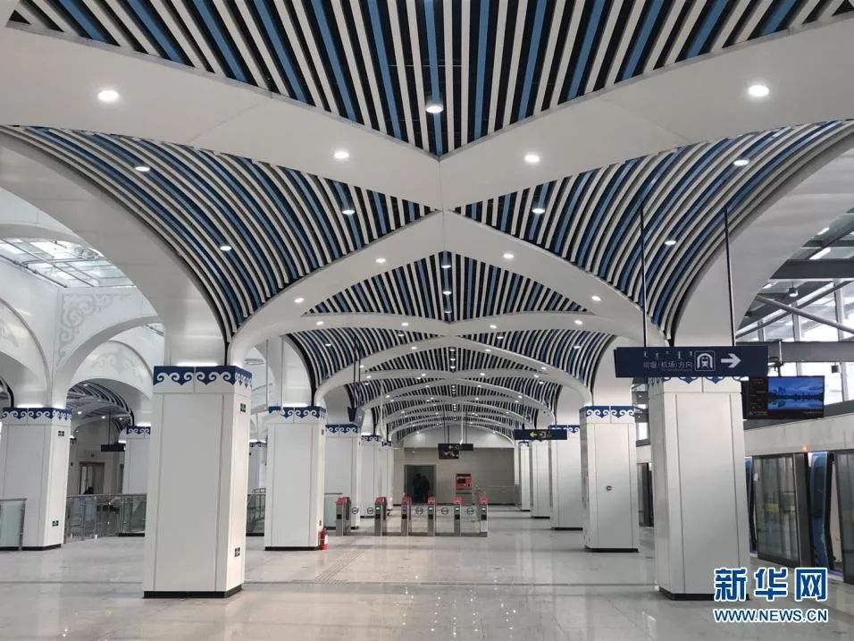 呼和浩特地铁1号线本月底开通初期运营,昨天1000名市民已分批试乘