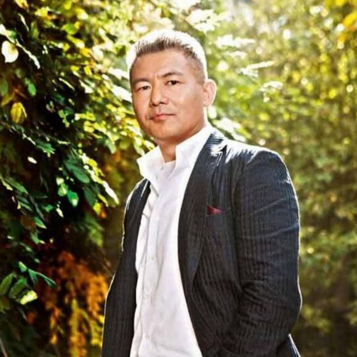 那姐老公孟桐罕见亮相身为超级富豪很低调