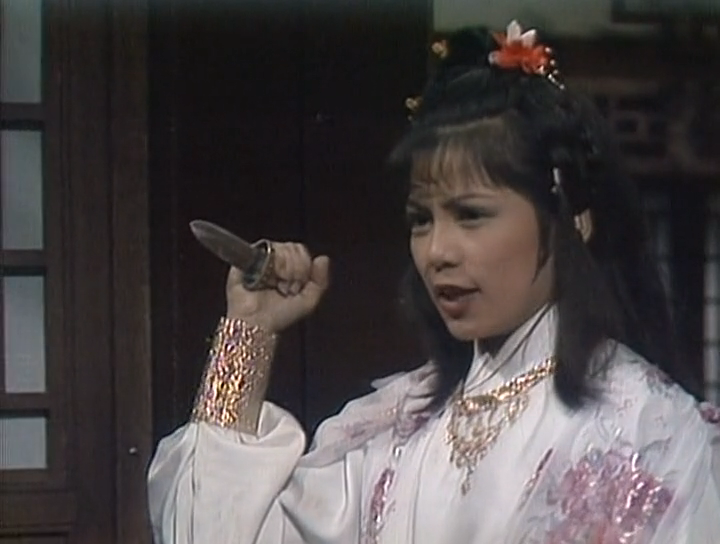 最后得知杨铁心要把义女穆念慈许配给郭靖的时候,黄蓉一下就不安了,在