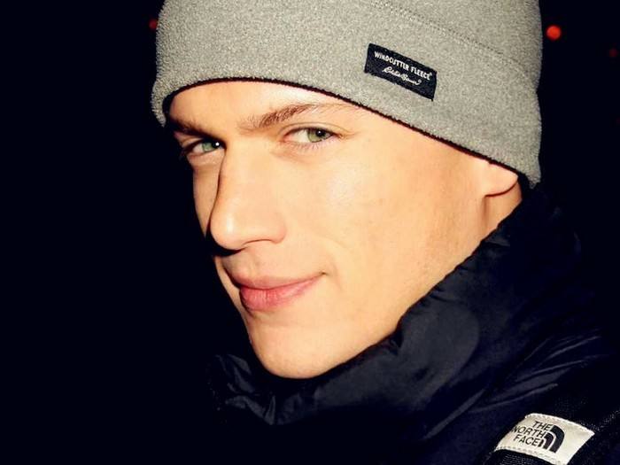 经典美剧越狱的迈克尔斯科菲尔德长期与抑郁症斗争寻找自由的天空