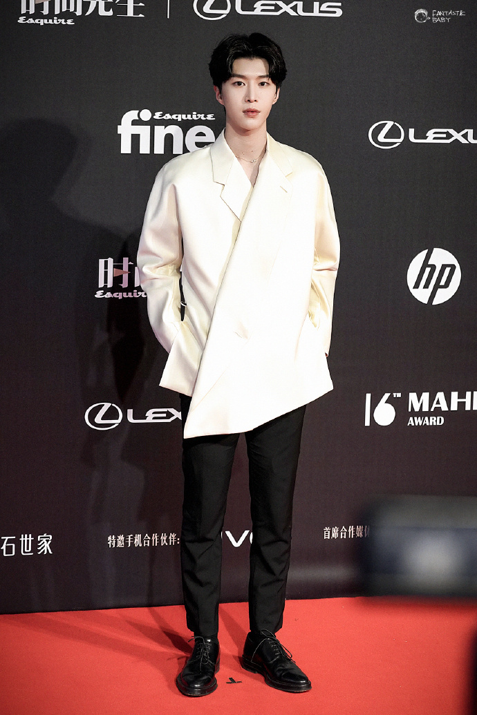范丞丞获时尚先生"年度榜young"称号 少年未来不可限量