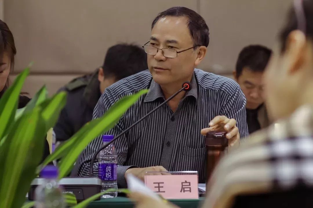 中国城市燃气协会标准工作委员会主任李海防代表主编单位讲话,表示在