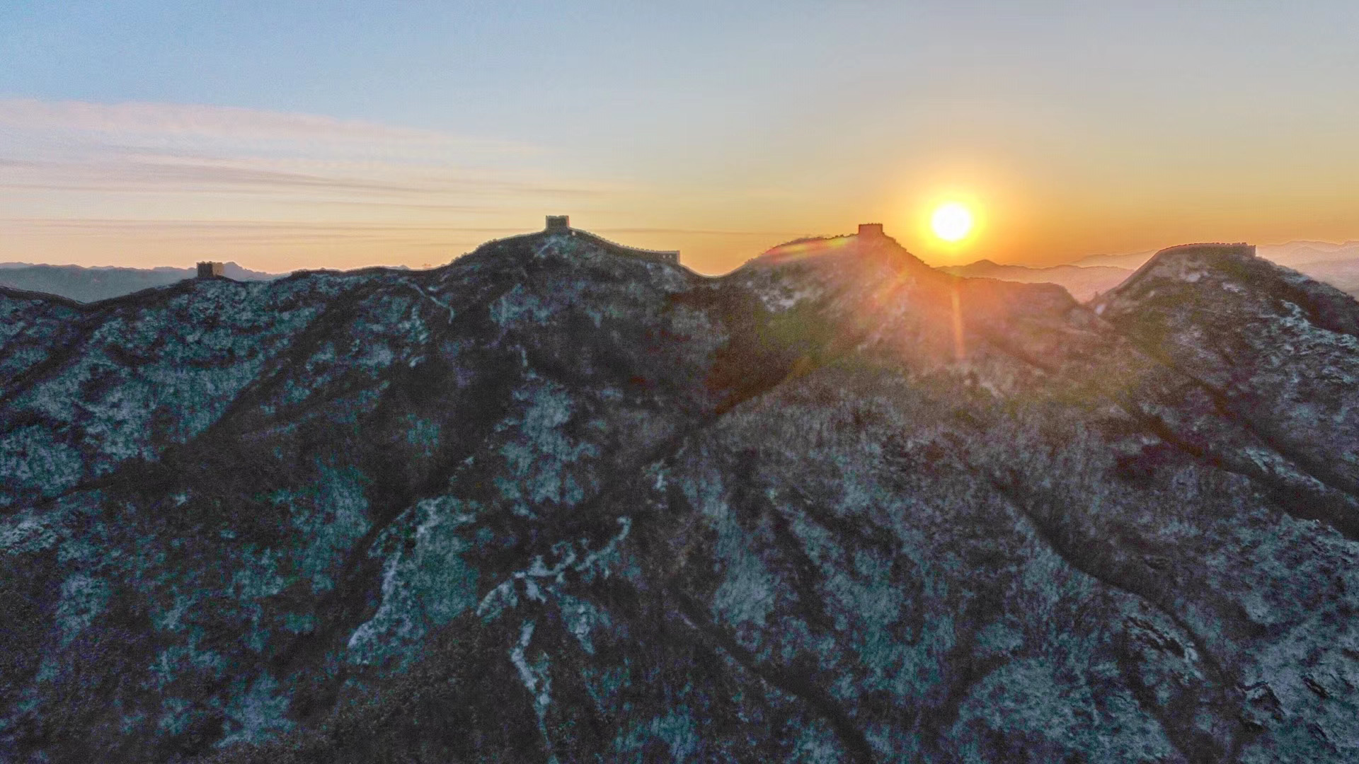 雪后初晴的金山岭长城壮美雄浑,气吞山河(图)