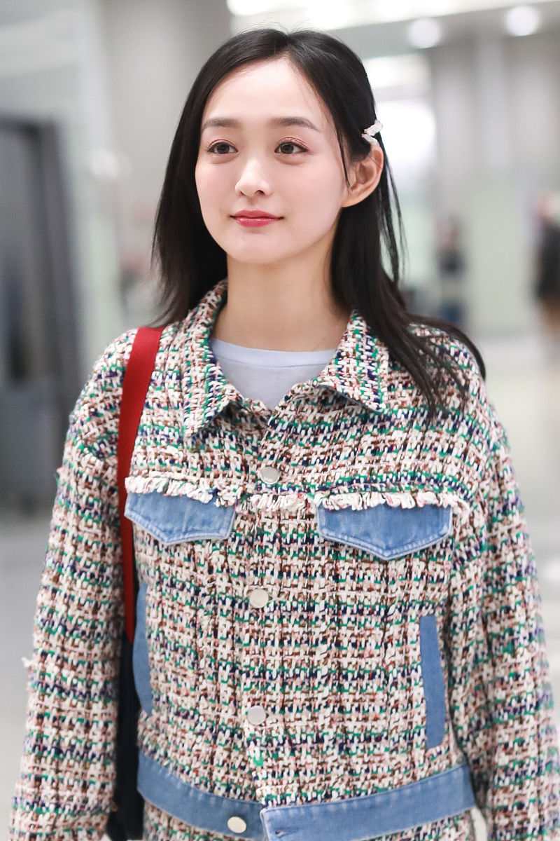 原创get超火的小香风套装,让你冬天也洋气!何泓姗穿上它温柔又减龄