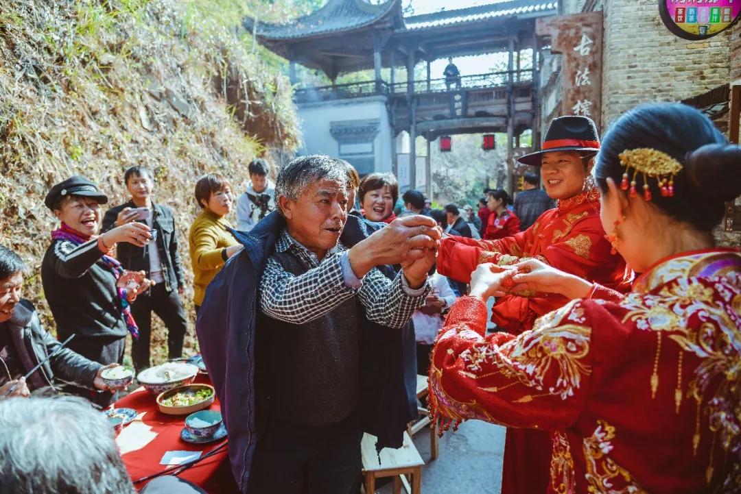 徽州民俗文化月开启传统婚俗长龙宴展现婺源风土人情