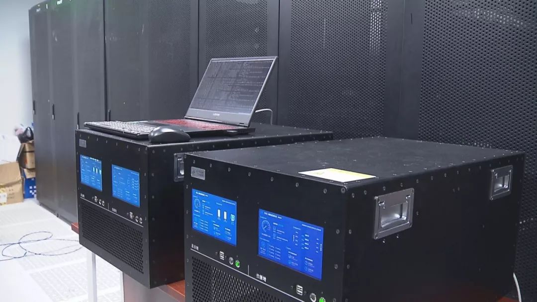 科长,他告诉记者,华云二维码摆渡机目前正在贵阳海关内部进行测试应用