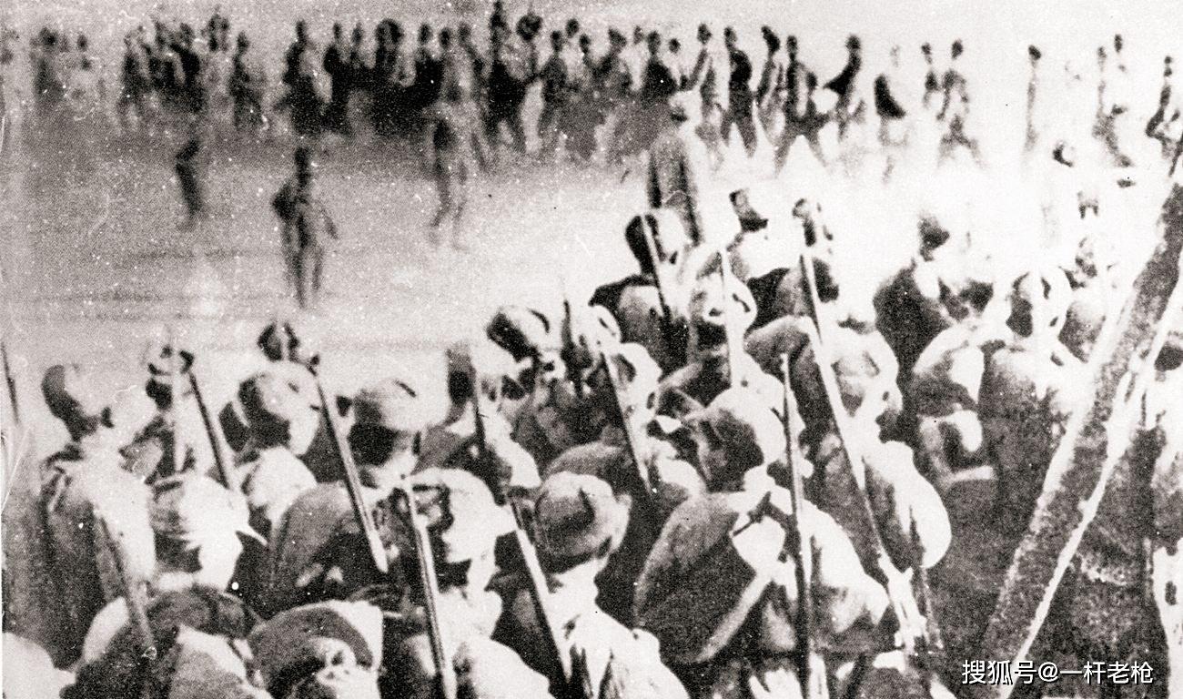 为什么我军在抗日战争中使用绑腿后来朝鲜战争中就不用了呢