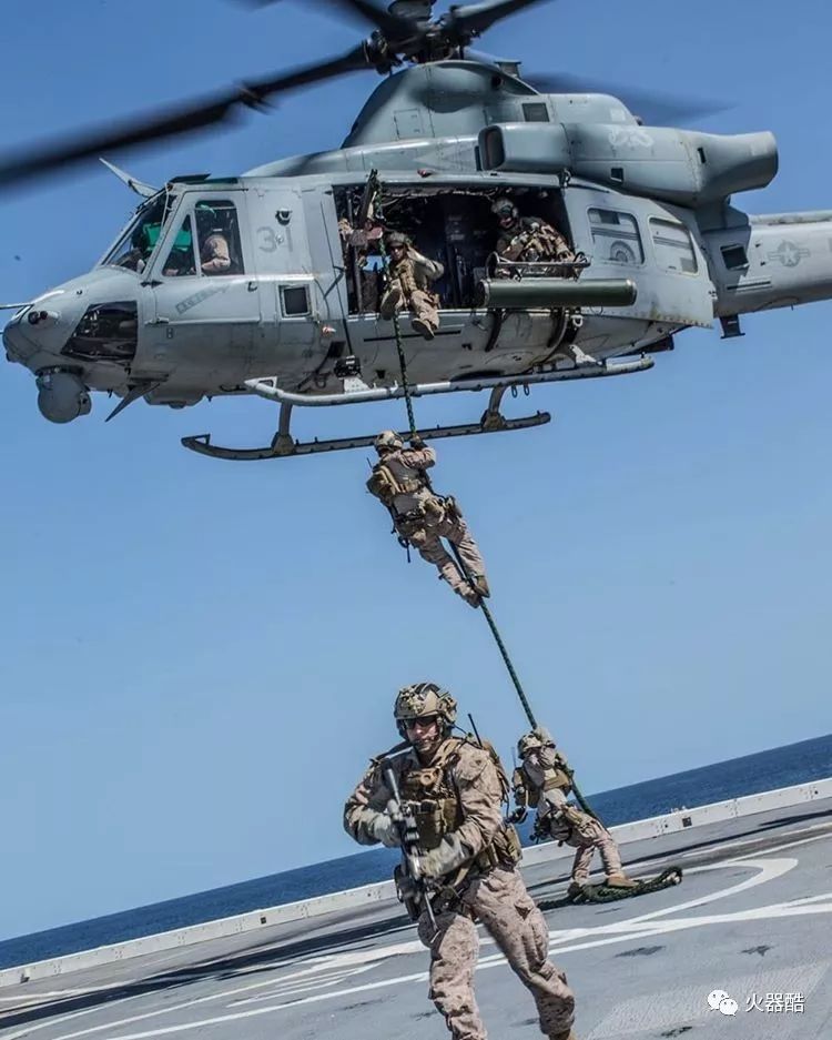 【迅捷 无声 致命】美国海军陆战队强力侦察连训练图集