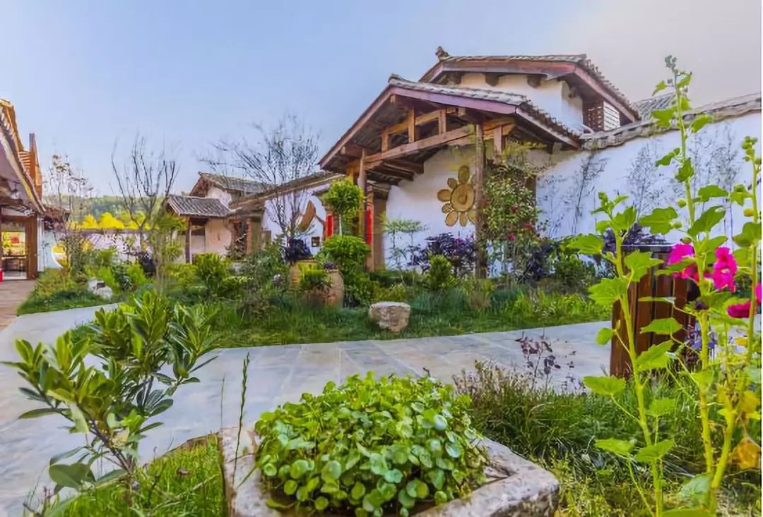 舒服小桥流水花草满院一个让你忘却世俗寄情山水的四合院