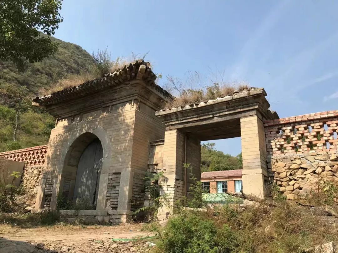 來到靈水村,萬萬不能錯過舉人宅院和寺廟遺址等景點,因當時村子裡多