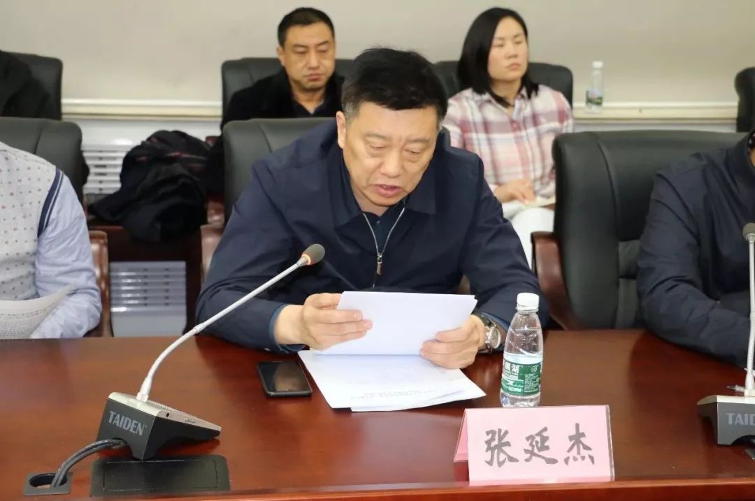 会上,团市委书记,市青年工作联席会议召集人魏勇汇报了《伊春市贯彻