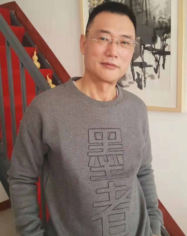 当代著名画家,高级美术师,潘天寿再传弟子,中国国画院副院长,北京扬州