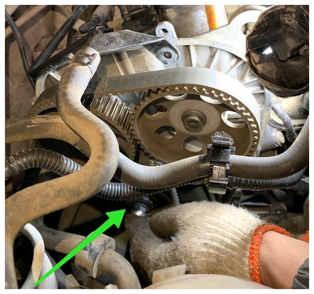 11万公里的大众换正时套装,看着换下的正时皮带,车主说后悔了