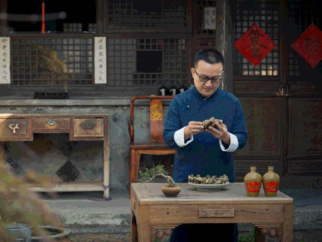 一口吃尽蟹黄蟹膏_吃法