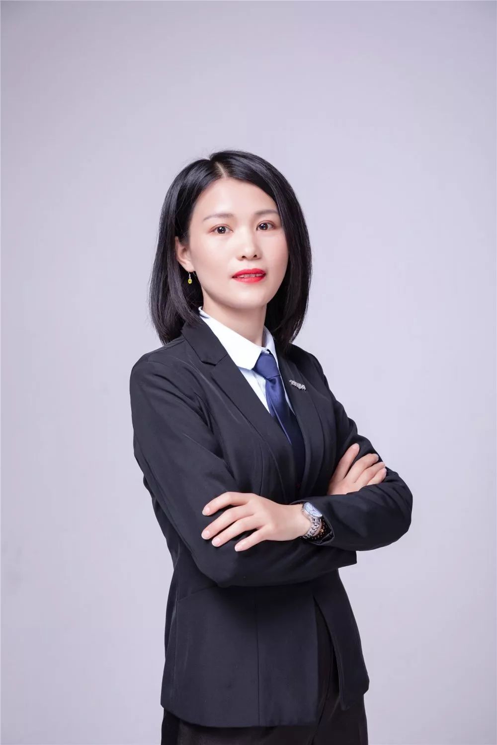 逢年过节打电话或者单独编辑祝福语给客户,让他