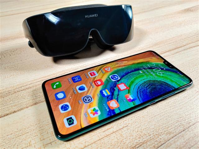 长度上,huawei vr glass与华为mate 30很接近.前者的长度为164.