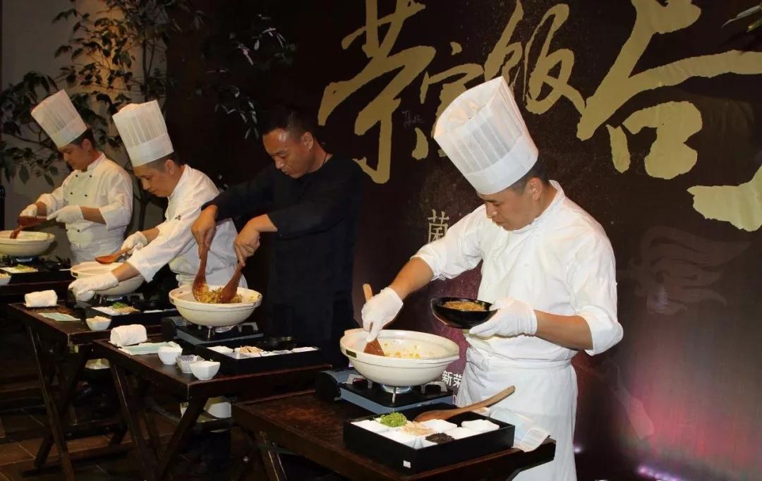 在一线城市,这种主厨模式的餐厅越来越多,包括大董,新荣记,以及新锐的