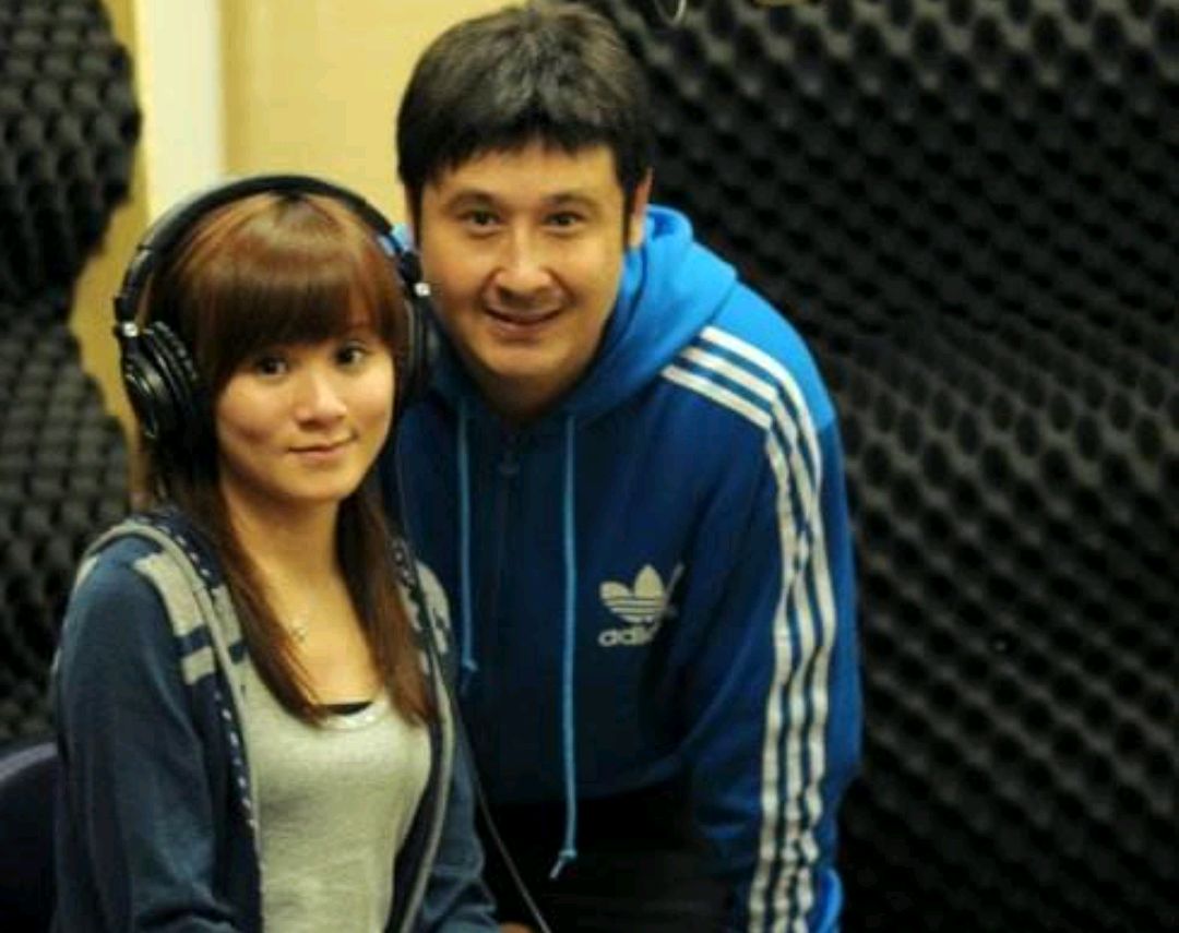 曾红极一时的澳门歌手黄伟麟,隐退10年娶妻生女,回归政府公务员