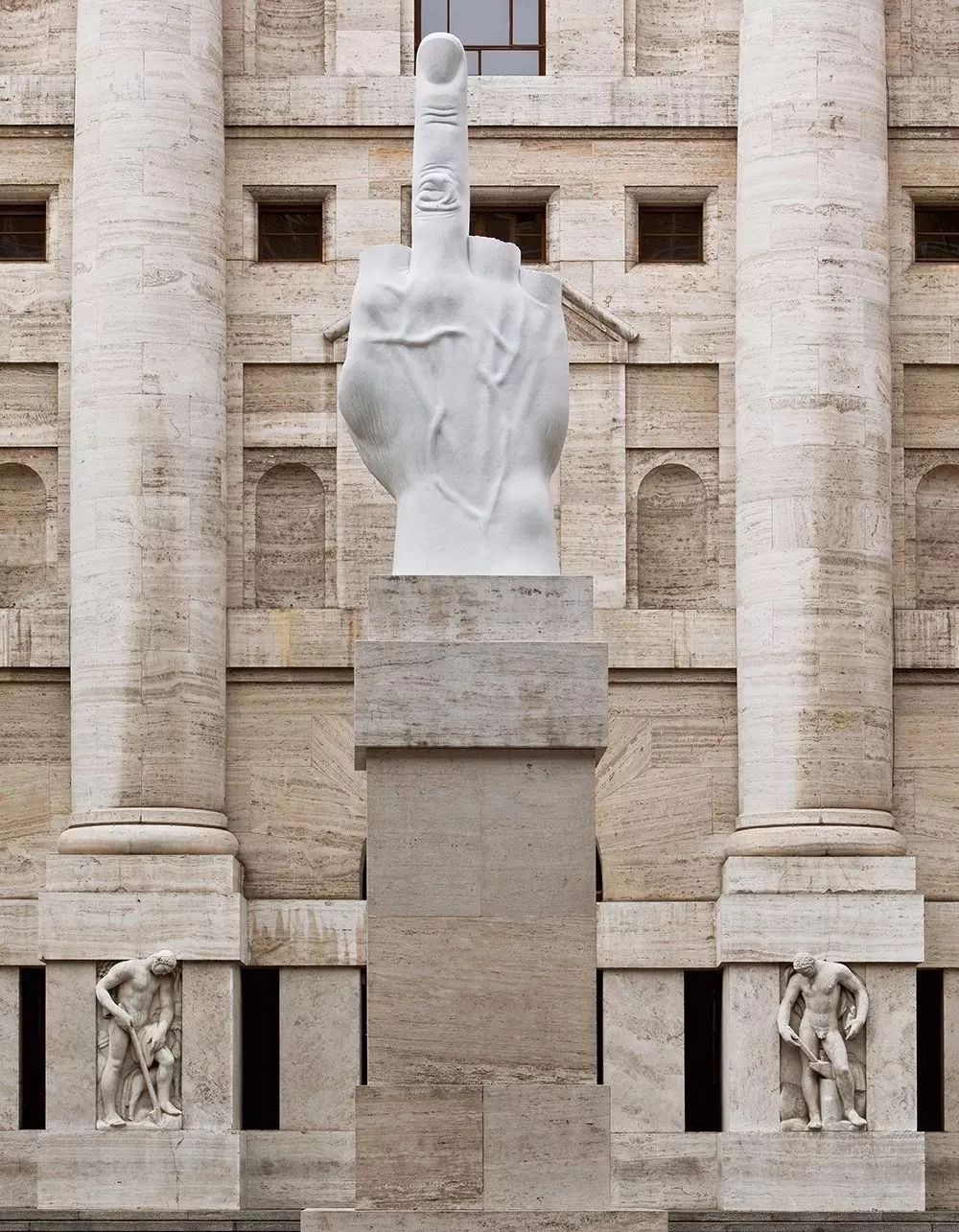 刚刚那个卖12万美金的香蕉被吃掉了