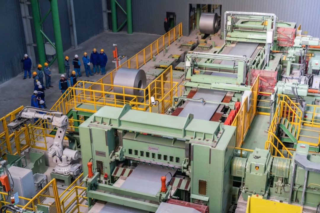 首钢京唐高强酸洗线第一卷成功下线产线最高生产强度可达一千兆帕