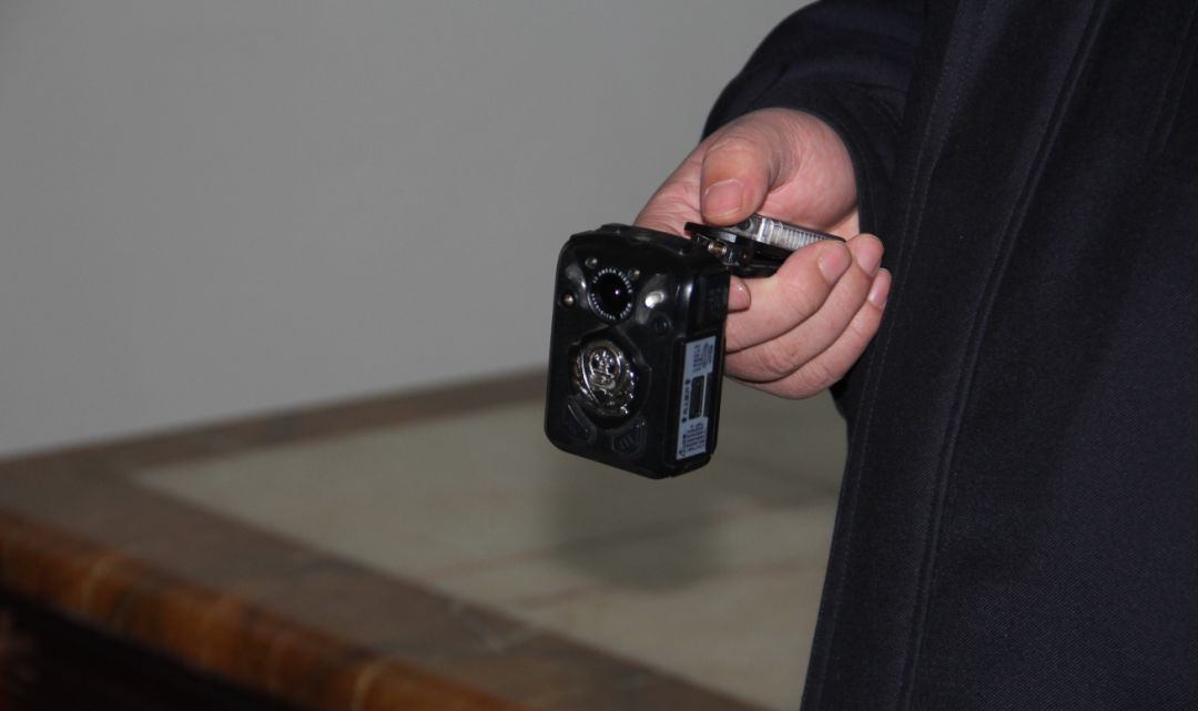 执法记录仪全程录像△