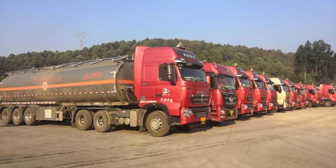 在车辆管理方面,公司危险品运输车辆管理按"三关一监督",档案资料实行