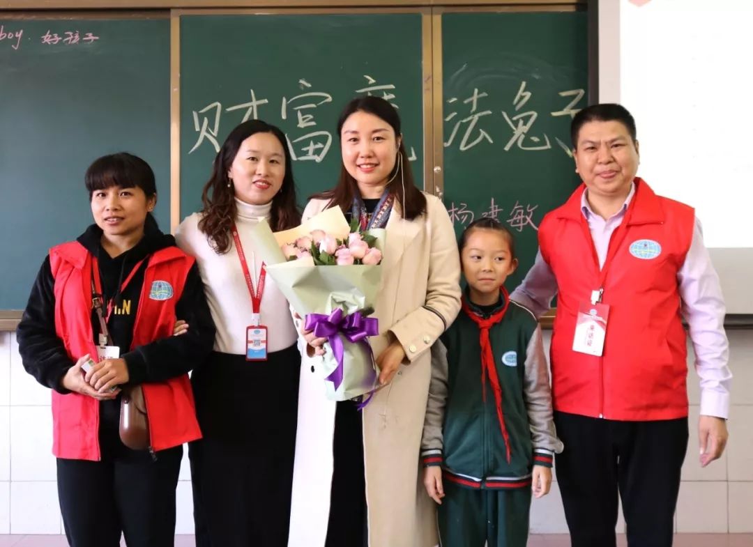 明珠61家委会别样的老师别样的精彩记明珠中英文学校家长讲师进课堂