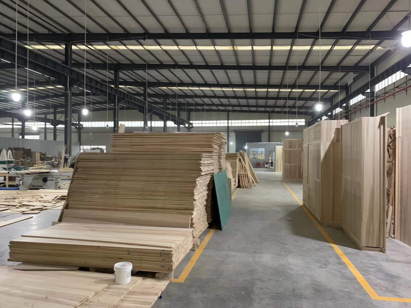 悠好木家居合川工厂实拍,实木定制家居生产展示