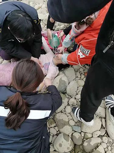 安康大桥下汉江里一年轻女子溺亡.