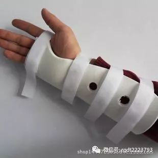 转运在止血包扎及固定后,应及时,安全,迅速的将患者转移至附近医疗