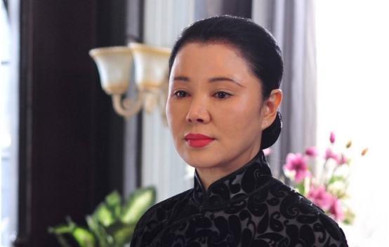 曾被家暴殴打的于小慧,如今活跃在荧屏上,获得十佳女演员称号